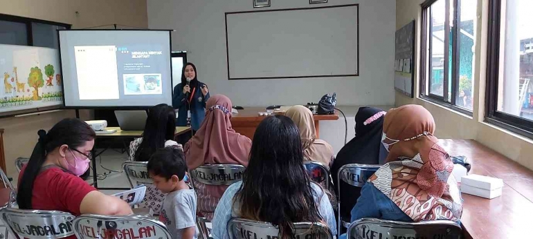 Mahasiswi KKN UNDIP Berikan Edukasi dan Pelatihan Pembuatan Lilin Aromaterapi dari Minyak Jelantah Kepada Ibu-Ibu RW III Kelurahan Jagalan, Semarang Tengah/Dok pribadi