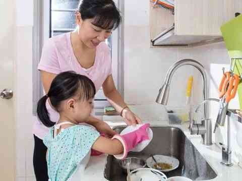 contoh-orang-tua-yang-baik-62eb803108a8b560183d1fb4.jpg