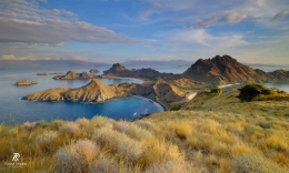 Lanskap Pulau Padar yang memesona. Sumber: dokumentasi pribadi