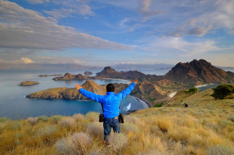 Salah satu spot di puncak bukit Padar. Sumber: dokumentasi pribadi