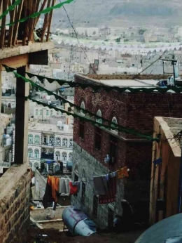 Salah satu sudut kota Sana'a. (sumber foto: Saif Albadni / Unsplash)