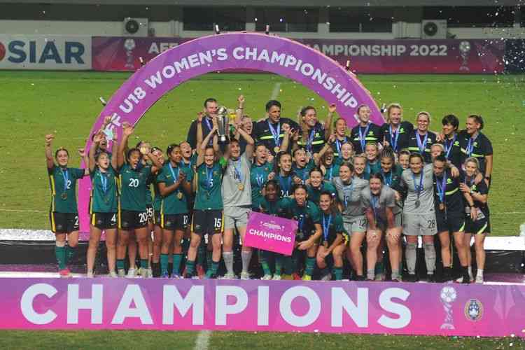 Timnas wanita U-18 Australia di podium juara Piala AFF U-18 Wanita 2022 di Stadion Jakabaring Palembang, Kamis (4/8/2022): FENY SELLY/ANTARA FOTO via Kompas.com