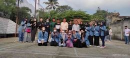 Dokpri: Kegiatan sosialisasi diakhiri dengan foto bersama dengan guru di SMK Amanah