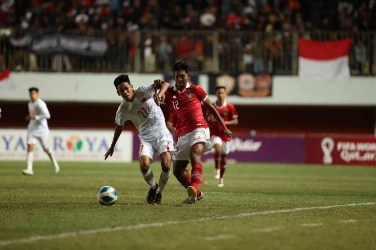 Indonesia berhasil mengalahkan Vietnam dengan skor 2-1 di laga terakhir fase Grup A Piala AFF U-16. | Sumber: AFF Press