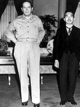 Jenderal Mc Arhur Menghapuskan Kaisar Hirohito dari Penjahat Perang: Foto: Wikimedia Commons/Public Domain/Lt. Gaetano Faillace