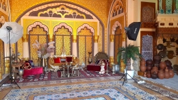 Studio khusus untuk berfoto ala India dengan menyewa pakaian tradisional India (Dokumentasi pribadi)