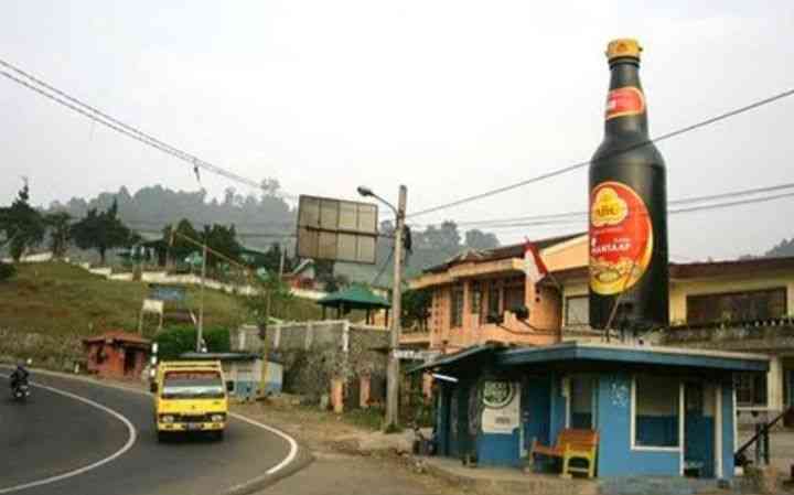 Tugu Botol Kecap Ikon Wisata Puncak | Sumber: id.qura.com/pevita hernandez