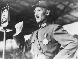 Chiang Kai-shek, pemimpin Kuomintang yang melarikan diri ke Taiwan. Sumber: Getty images /www.bbc.com