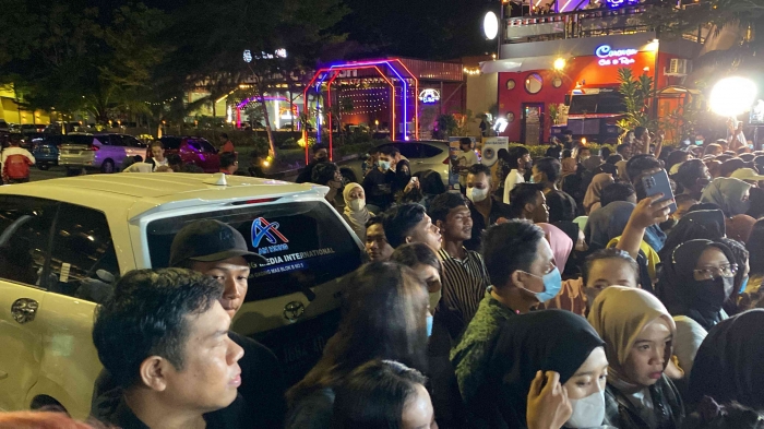 Antusiasme masyarakat Kota Batam untuk menyaksikan acara Batam Fashion Week sangat tinggi (dokumentasi pribadi)