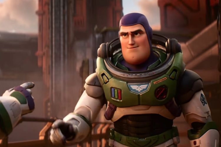 Karakter Buzz Lightyear dalam film animasi Lightyear dengan aktor Chris Evans sebagai pengisi suara.| Disney/Pixar via Kompas.com