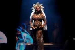 Beyonce tampil di panggung Grammy Awards 2017 yang digelar di Staples Center, Los Angeles, Minggu (12/2/2017).(Kevin Winter/Getty Images for NARAS/AFP) 