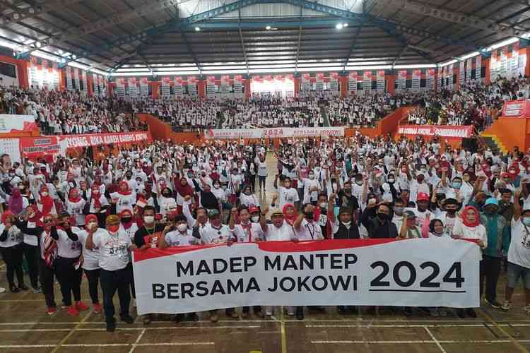 Relawan Jokowi berkumpul di GOR Satria Purwokerto, Kabupaten Banyumas, Jawa Tengah, Minggu (27/3/2022). Sumber: KOMPAS.COM/FADLAN MUKHTAR ZAIN