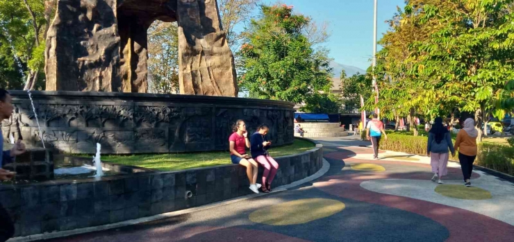 Wajah Baru Alun-alun Pancasila Salatiga, Semakin Cantik dan Kekinian 3 santai 62f06b5c3555e4399a22ce15