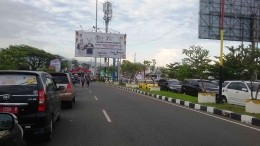 Suasana Macet Selasa Pagi di Pantai Purus Padang karena ada Blokade Jalan terkait acara Festival Pawai Budaya  bersama 98 kota se-Indonesia.