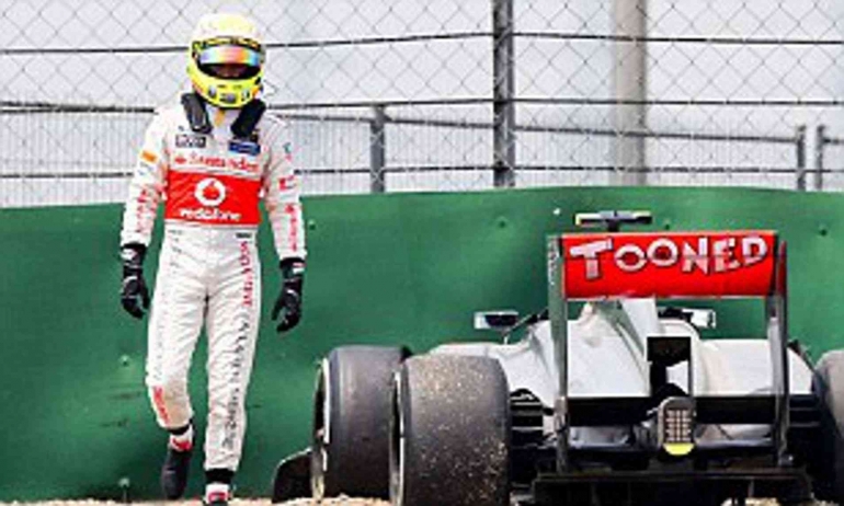 Sergio Perez recreates Lewis Hamilton's crash (dailymail.co.uk)