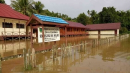 SD Negeri 001 tepian buah, Segah yang sedang kebanjiran (Dokumen istimewa)