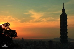 Siluet Taipei 101 menjelang sunset. Sumber: dokumentasi pribadi