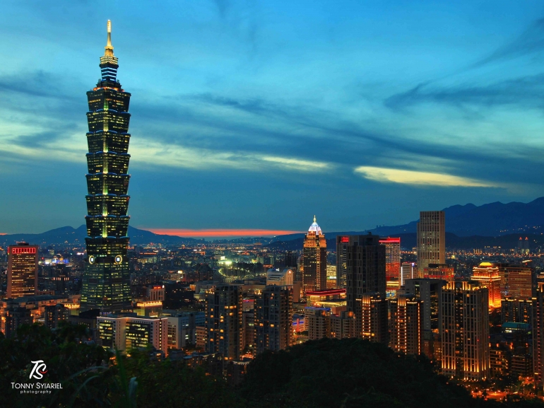 Taipei 101, Ikon kota Taipei, dilihat dari Gunung Gajah Taipei. Sumber: dokumentasi pribadi