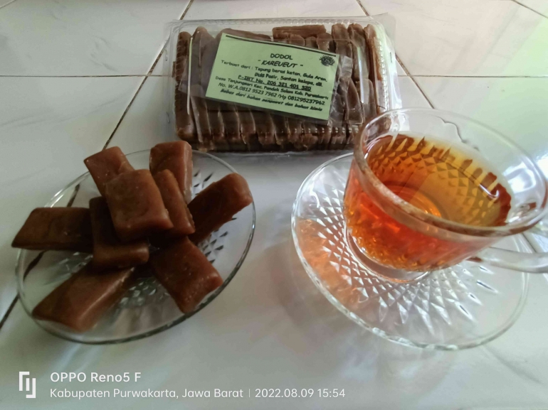 Dodol Kareueut lebih pas disajikan bersama air teh hangat/Dok Pribadi