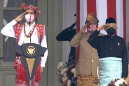 Presiden RI Joko Widodo bangga mengenakan pakaian adat dari Kabupaten TTS, NTT pada HUT Kemerdekaan RI ke-75, 17-8-2020. Dok katadataa.com