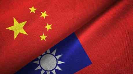 Bendera China dan Taiwan yang bertumpuk (sumber: cnnindonesia.com)