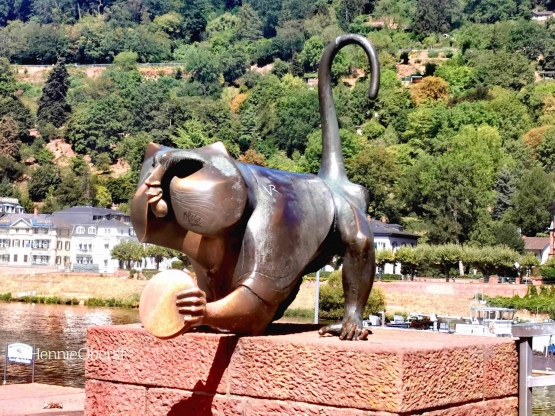Patung monyet di jembatan tua Heidelberg | foto: HennieOberst 