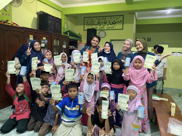 Program Edukasi dan Pembentukan Budaya Gemar Menabung di wilayah RW 3, Randusari(28/07)