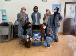 Sosialisasi Pengolahan Limbah Masker Menjadi Pot Tanaman bersama Mahasiswa KKN UPI
