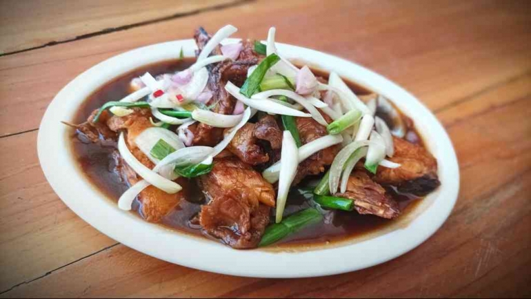 Ayam Cantonese Saus Inggris. / (Foto: Effendy Wongso)