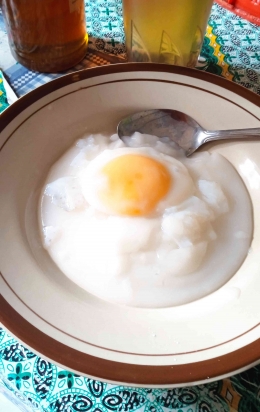 Bubur sumsum lauk telur, semudah dan secepat memasak mi instan (dokpri by IYeeS) 