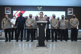 Kapolri Jenderal Pol Listyo Sigit Prabowo (tengah) memberikan keterangan pers terkait tersangka baru kasus dugaan penembakan Brigadir J (Sumber: ANTARA FOTO/Akbar Nugroho Gumay via kompas.com)