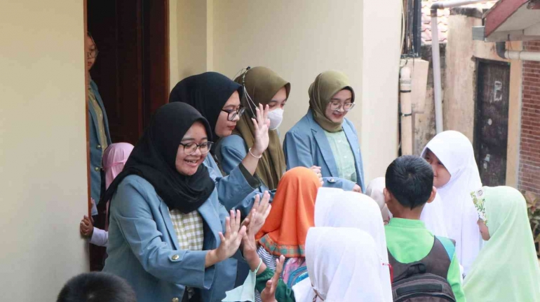 Pembelajaran Adab Kepada Orang Tua dan Guru Pada Anak Guna Meningkatkan Pendidikan Karakter