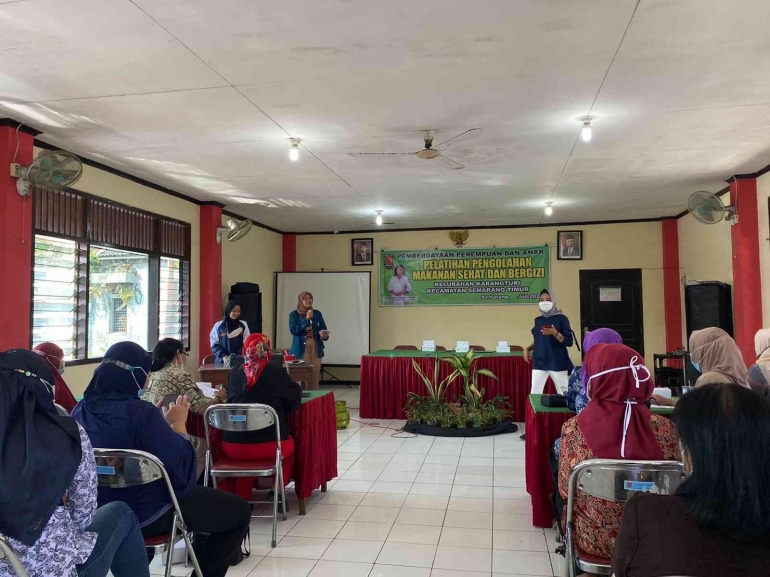 Edukasi Yogurt pada Ibu Rumah Tangga Karangturi, Semarang (Dokumentasi Pribadi)