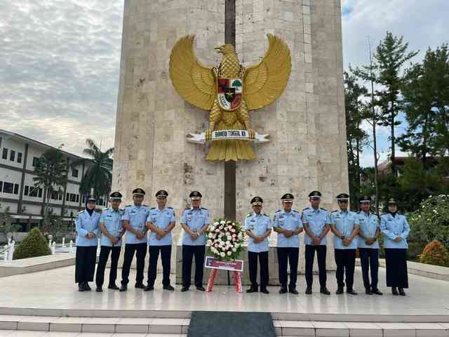 Hidayat Kalapas Narkotika Samarinda Ikuti Kegiatan Apel Dan Tabur Bunga ...