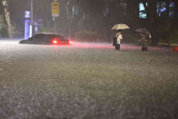 Hujan deras memicu banjir di Korea Selatan. (Sumber : AFP/Yonhap via kompas.com)