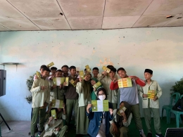Foto: Mahasiswa KKN Tim II UNDIP melakukan sosialisasi dan literasi netiket di SMP Al-Fattah Kota Semarang pada Rabu (27/07). (Dok. Pribadi).