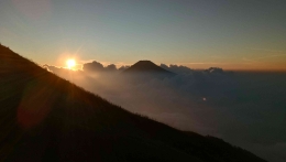 Senja Terlihat Di atas Gunung Sindoro (Dokpri)