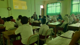Mempresentasikan manfaat listrik dan teknologi tepat guna kepada siswa SMPN 38 Semarang