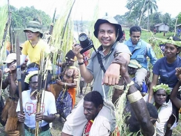 Kami disambut oleh masyarakat di Kampung Primapun di Distrik Pantai Kasuari, Papua Selatan (Dokpri) 