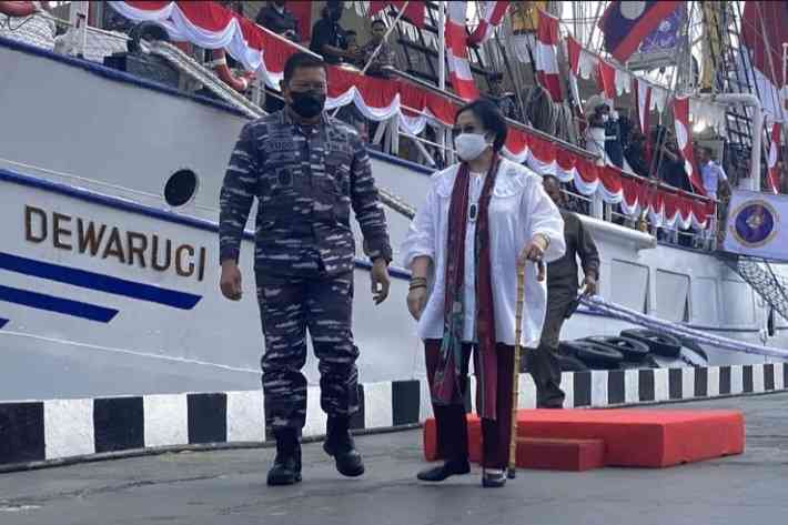 Megawati Soekarno Putri, Presiden RI ke-5 bersama KSAL Laksamana Yudo Margono