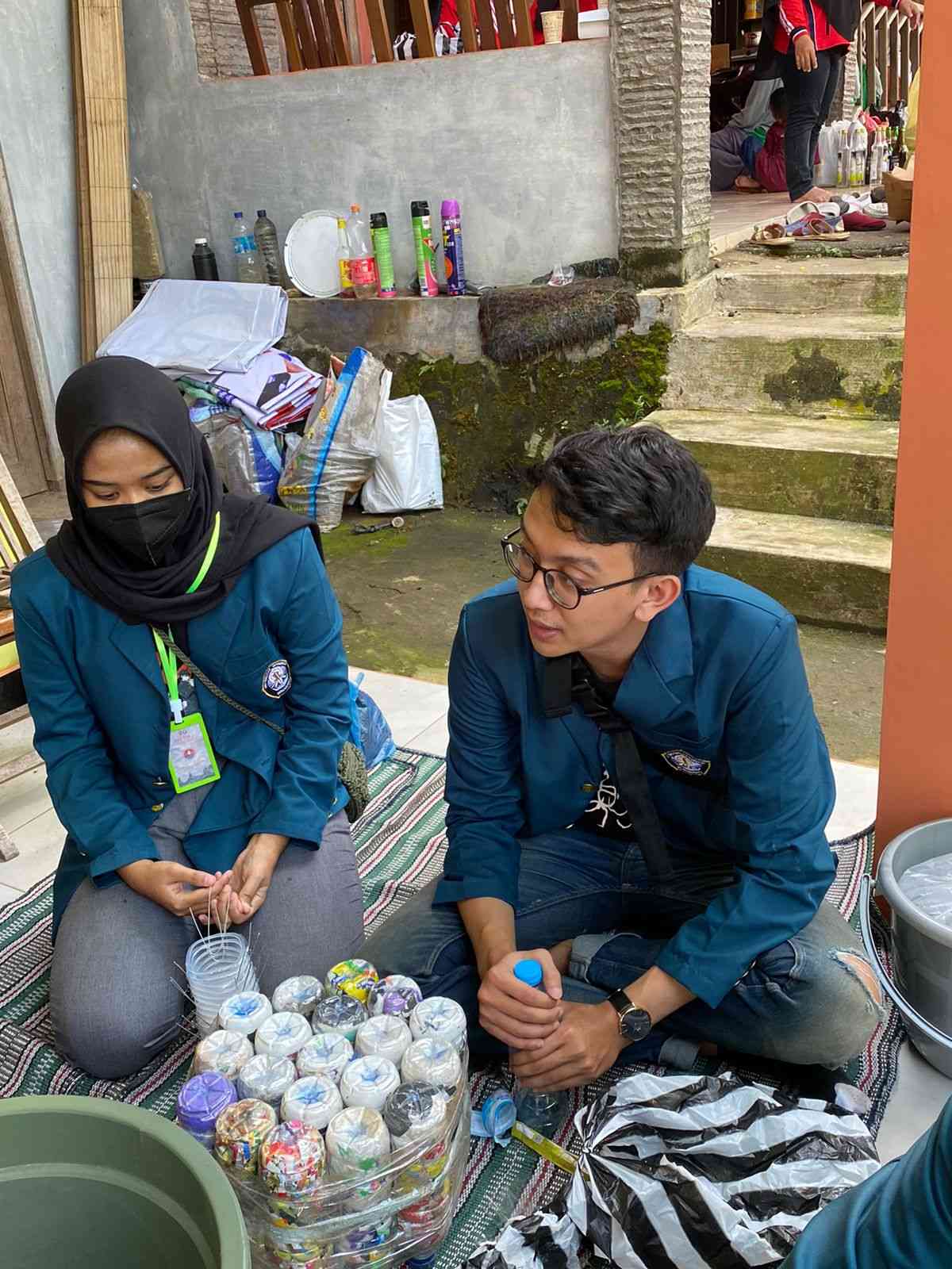 Foto Artikel : Inovasi Pengolahan Sampah Plastik Menjadi Ecobrick ...