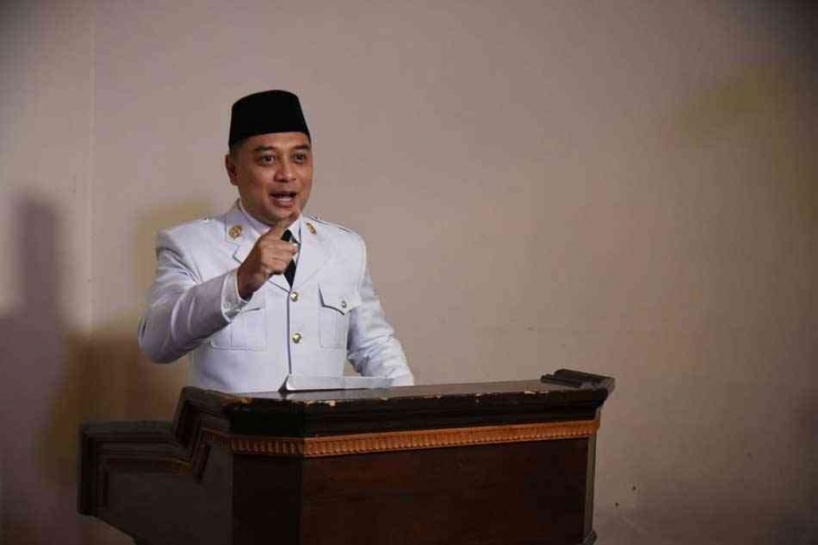 Eri Cahyadi memerankan sosok Soekarno. foto:diskominfo surabaya