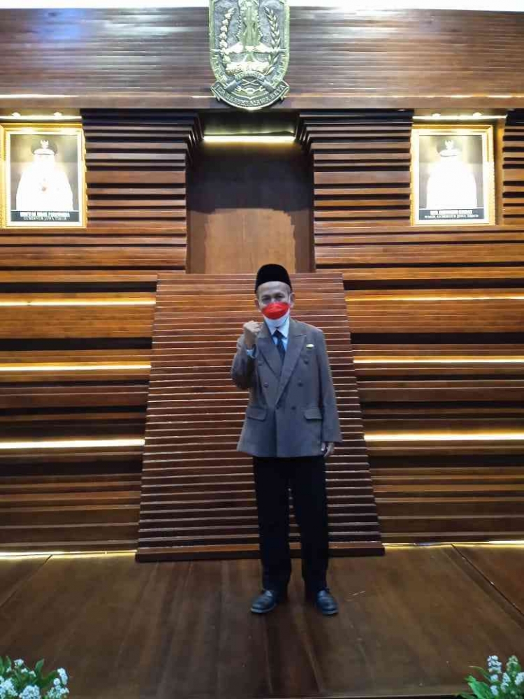 Alhamdulillah, sudah sampai Gedung Grahadi Surabaya (dokpri) 