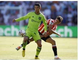 Duel Cristino Ronaldo dengan pemain Brentford/okezone