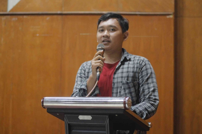 Syahrul Ramadhan (ketua FKMC Se-Bandung raya),saat melantik Pengurus FKMC UPI