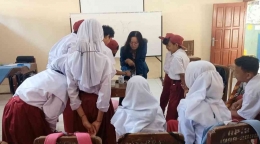 Antusiasme Siswa Kelas 6 SD Negeri Ngijo 02 Dalam Membuktikan Eksperimen Sabun Sendiri