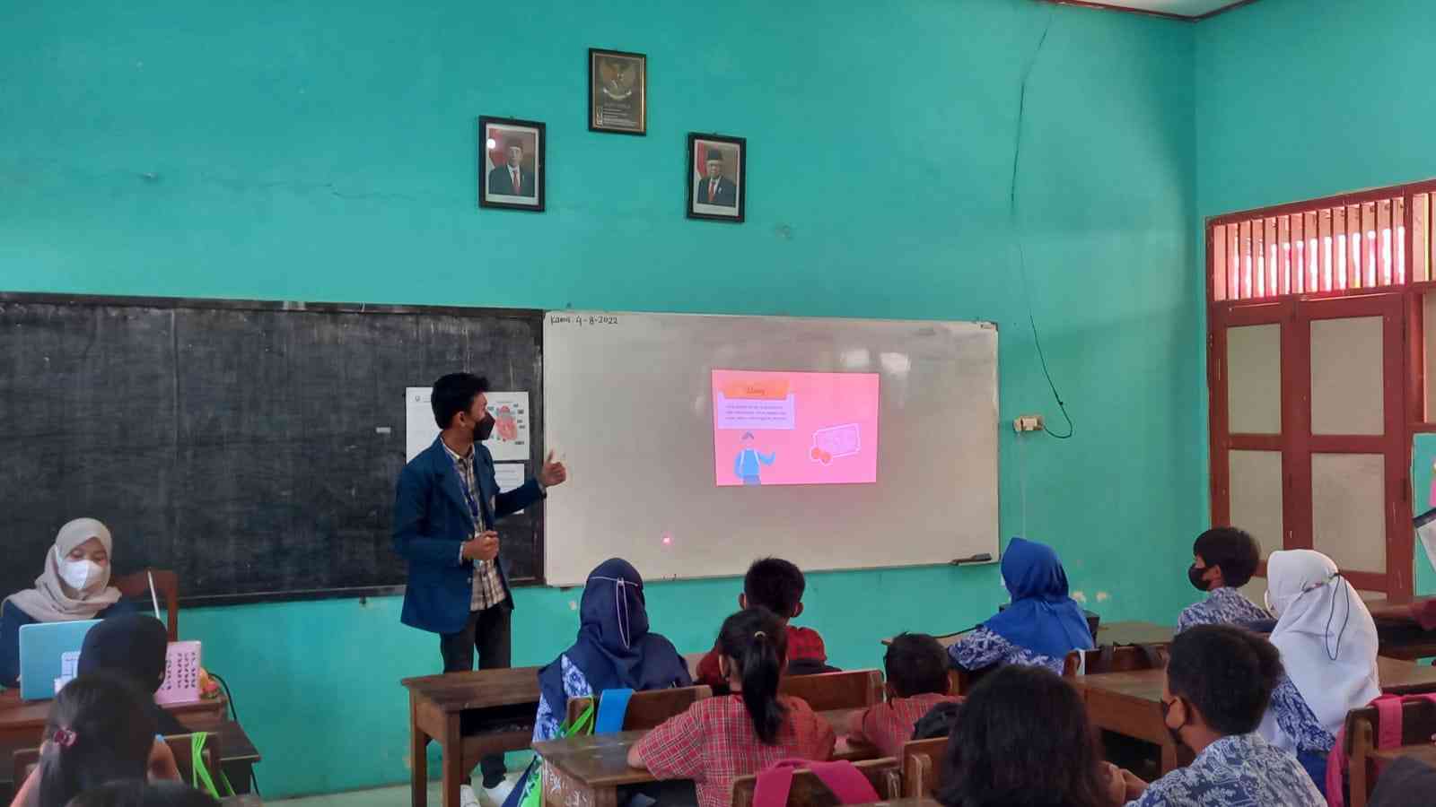 Tumbuhkan Minat Menabung Sejak Usia Dini, Mahasiswa TIM II KKN Undip ...