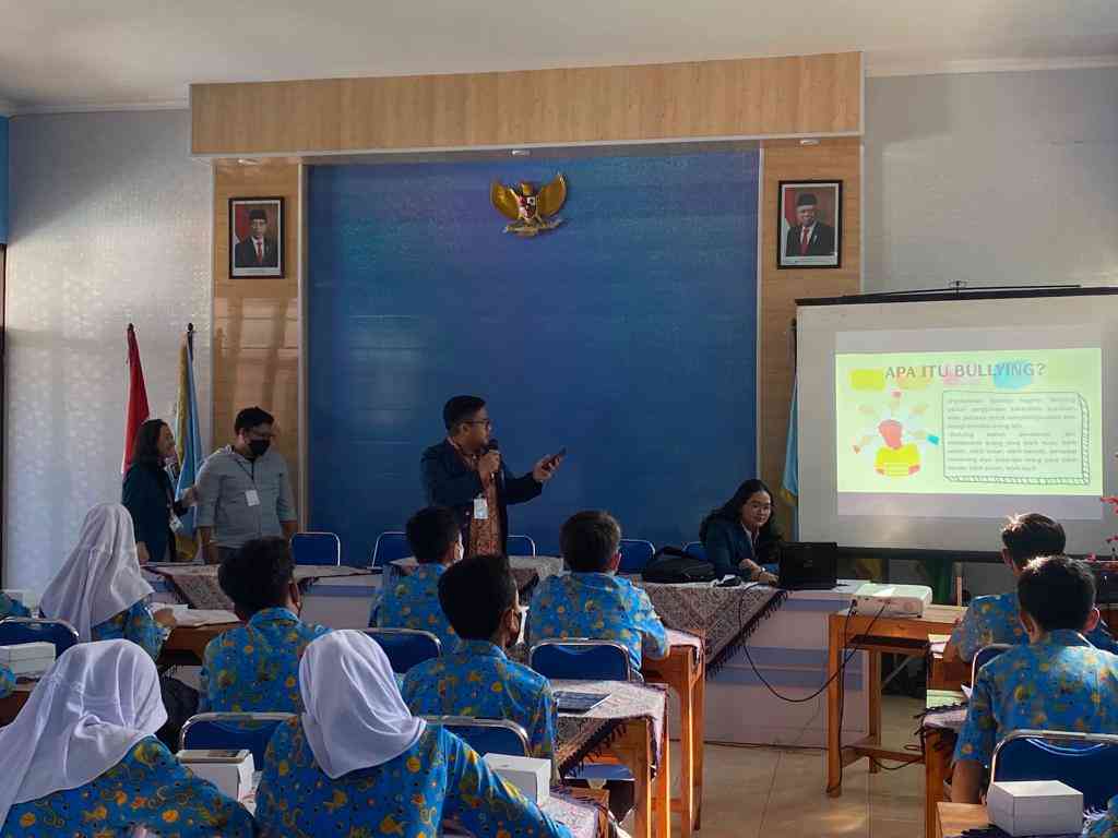 Foto Artikel : Mahasiswa KKN Tim II Undip 2021/2022 Memberikan Edukasi ...