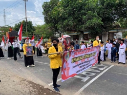 gambar 5. keikutsertaan mahasiswa KKN-K dalam kegiatan karnaval/dokpri