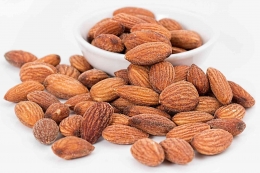 Kacang badam alias almond. (Steve Buissinne/Pixabay)
